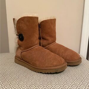 UGG Australia Chestnut Bailey Button boots